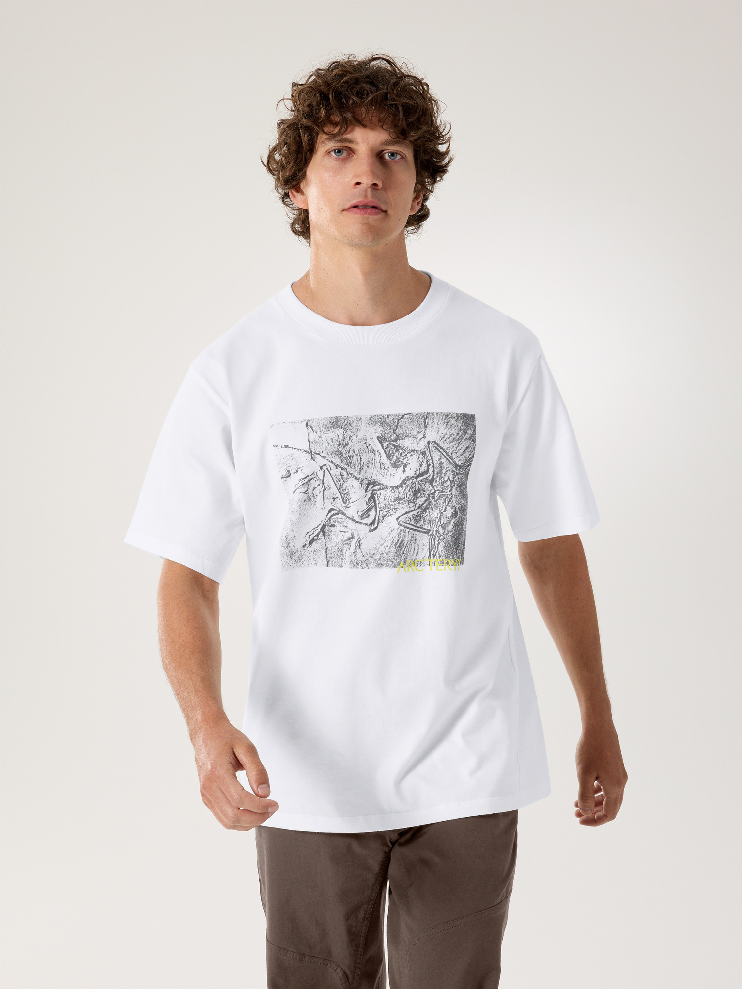 F25-X000009926-Kragg-Cotton-Lithographica-Shirt-SS-White-Light-Front-View