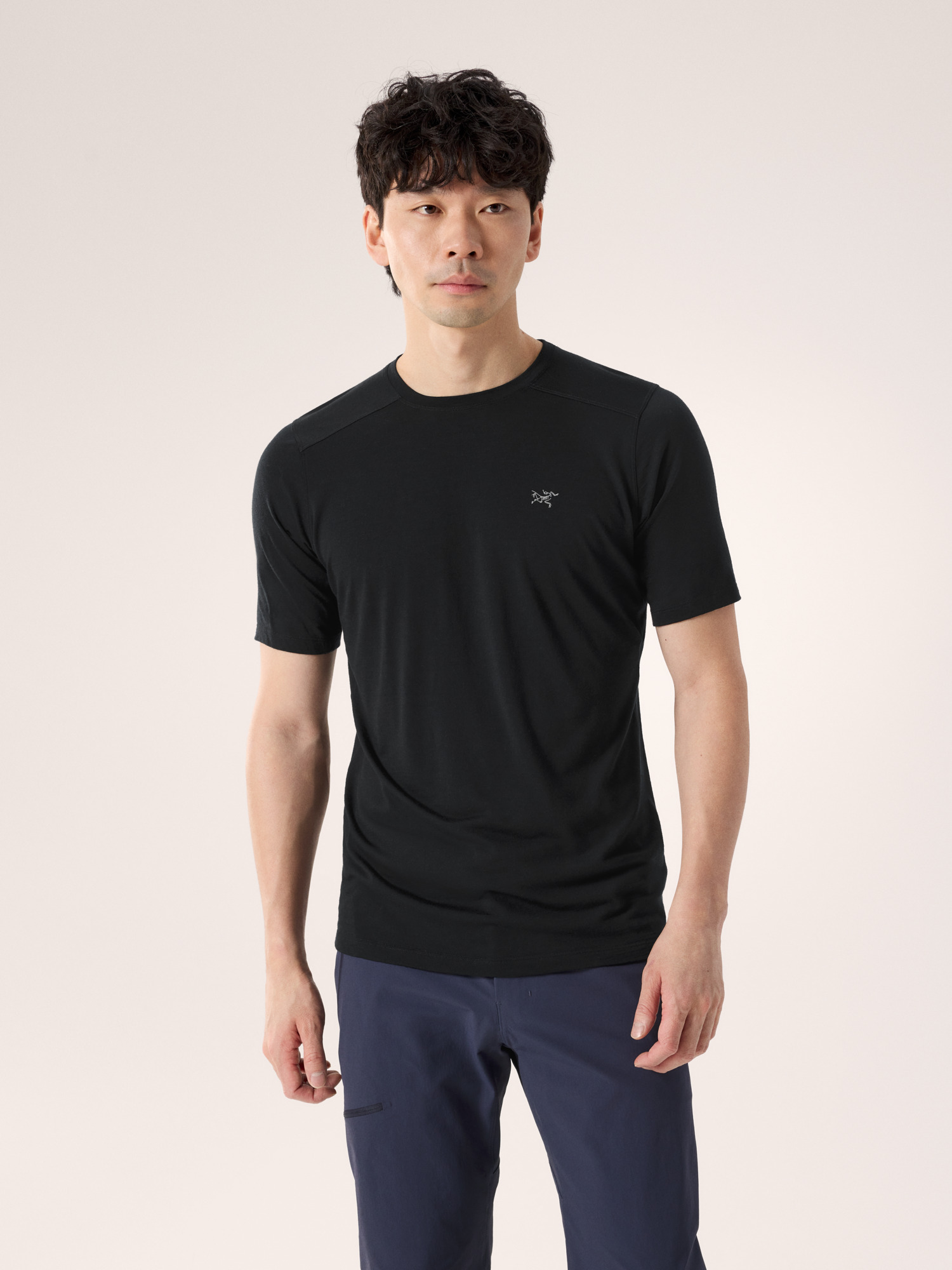 S26-X000006816-Ionia-Merino-Wool-Shirt-SS-Black-Front-View