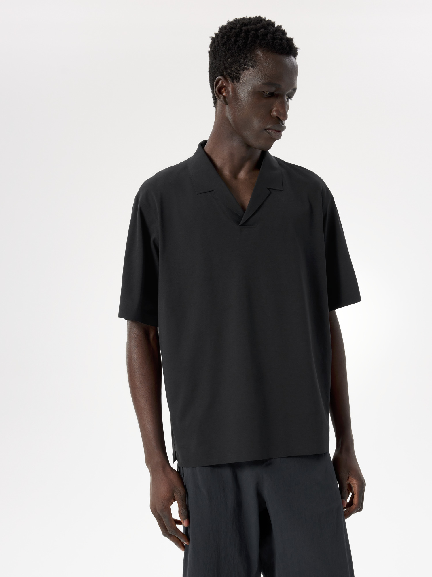 S26-X000007720-Metron-Polo-Shirt-SS-Black-Front-View