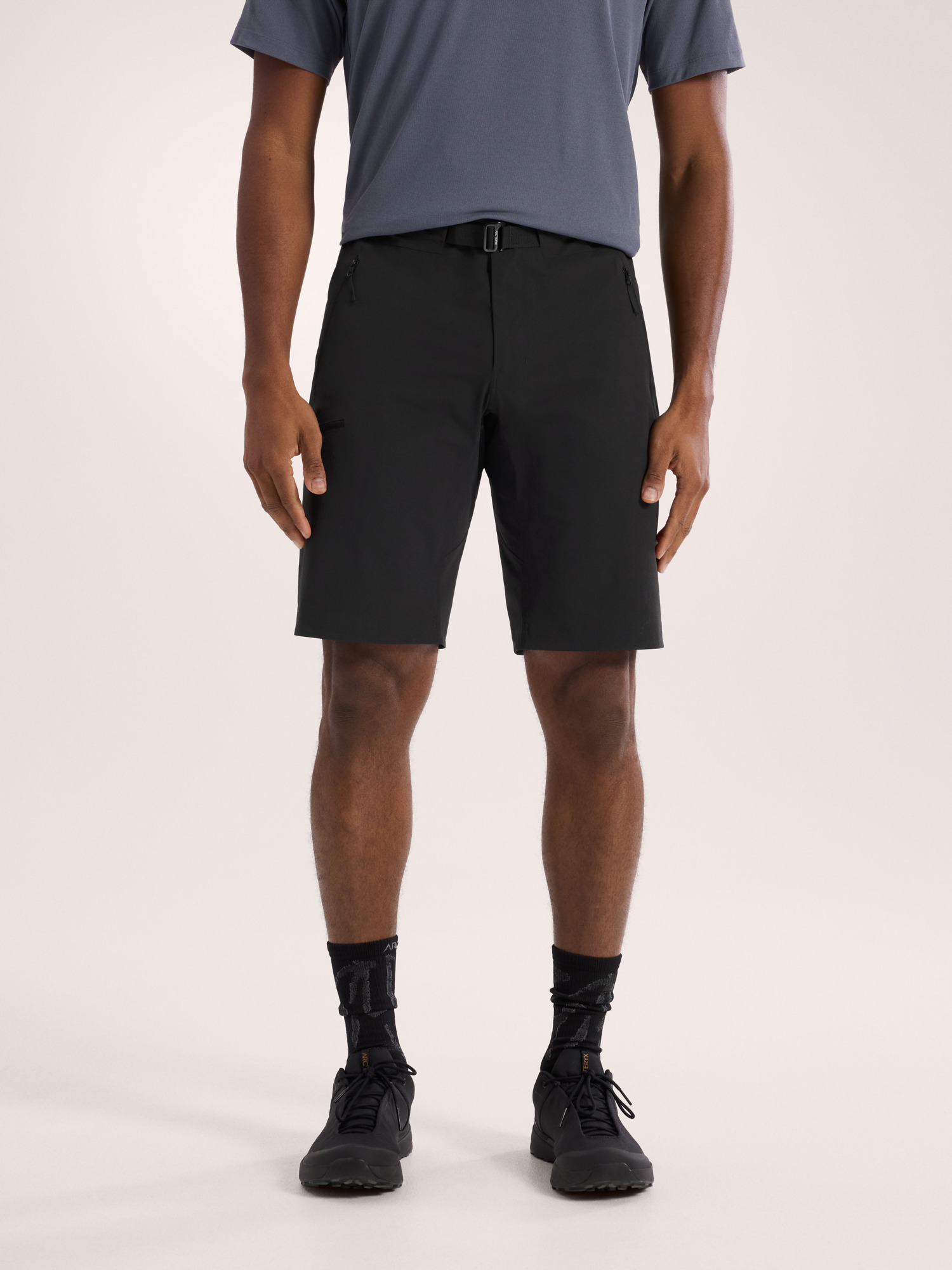 S26-X000009526-Gamma-SL-Short-11-Black-Front-View