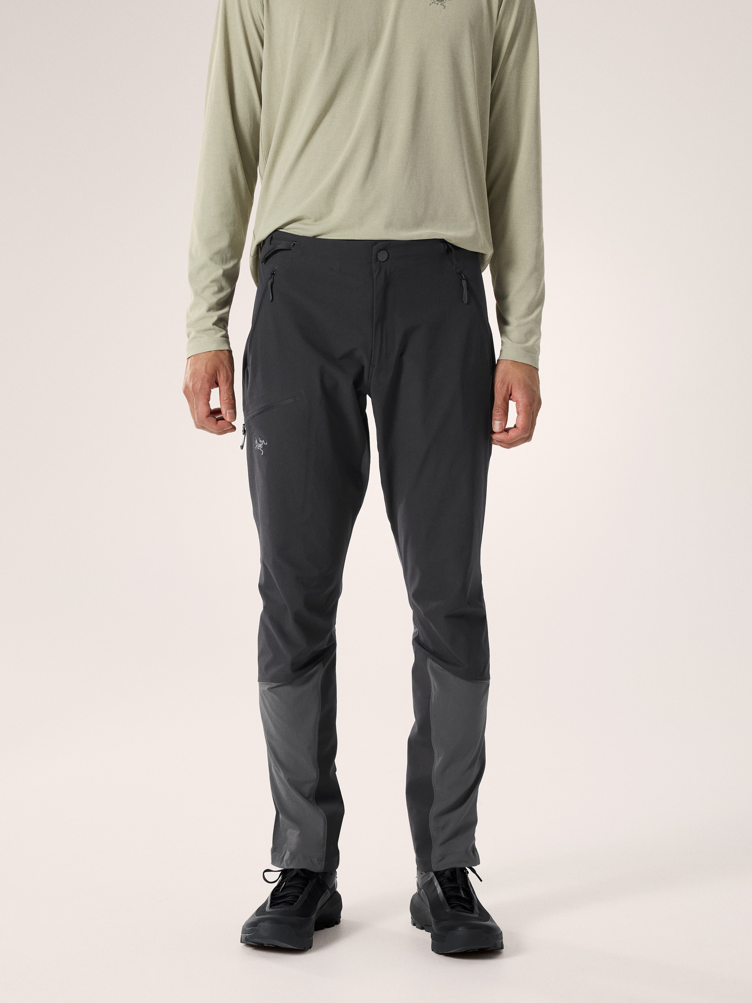 S26-X000009527-Serratus-Pant-Black-Graphite-Front-View