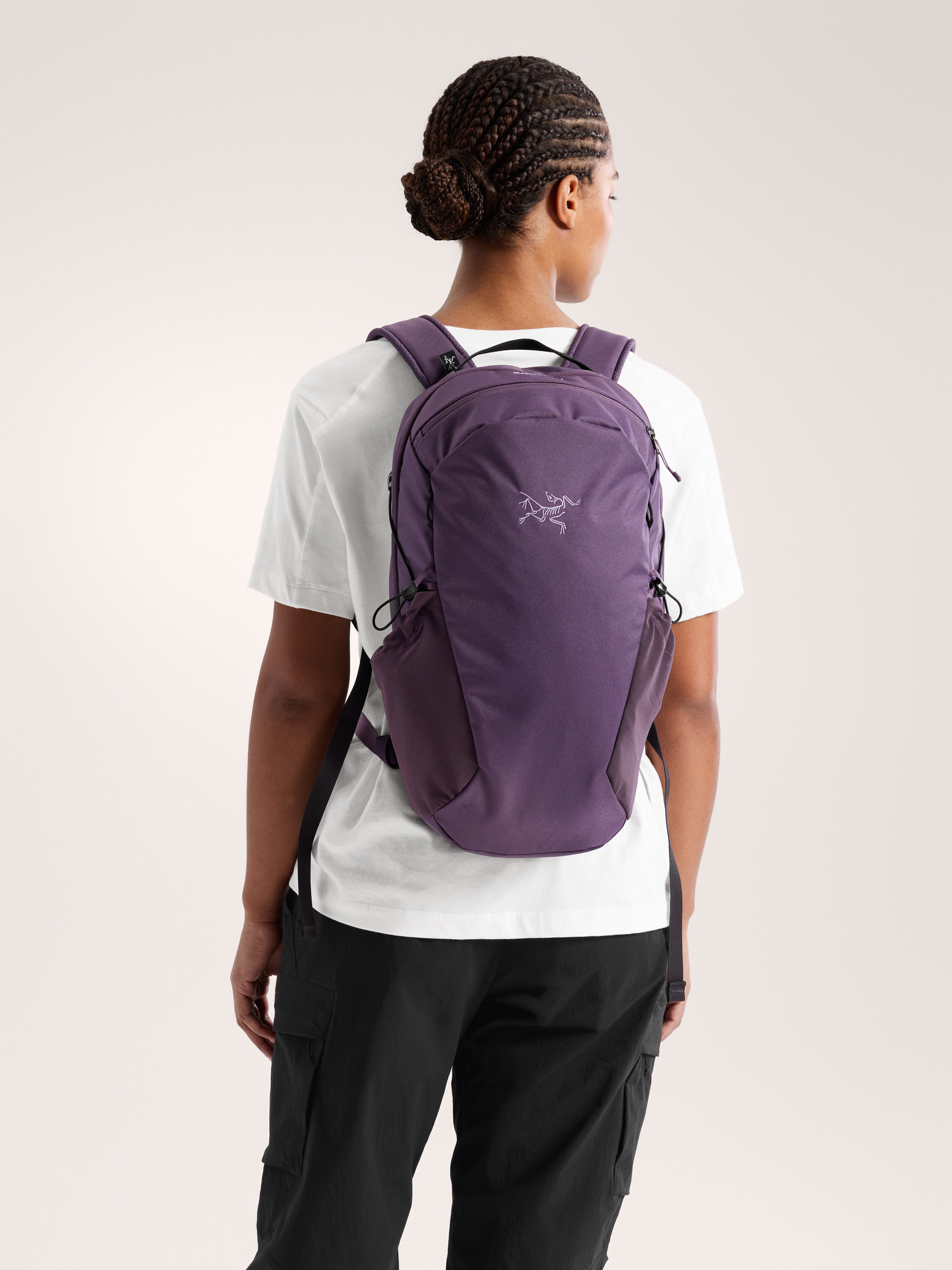S26-X000010636-Mantis-16-Backpack-Moondrop-Front-View